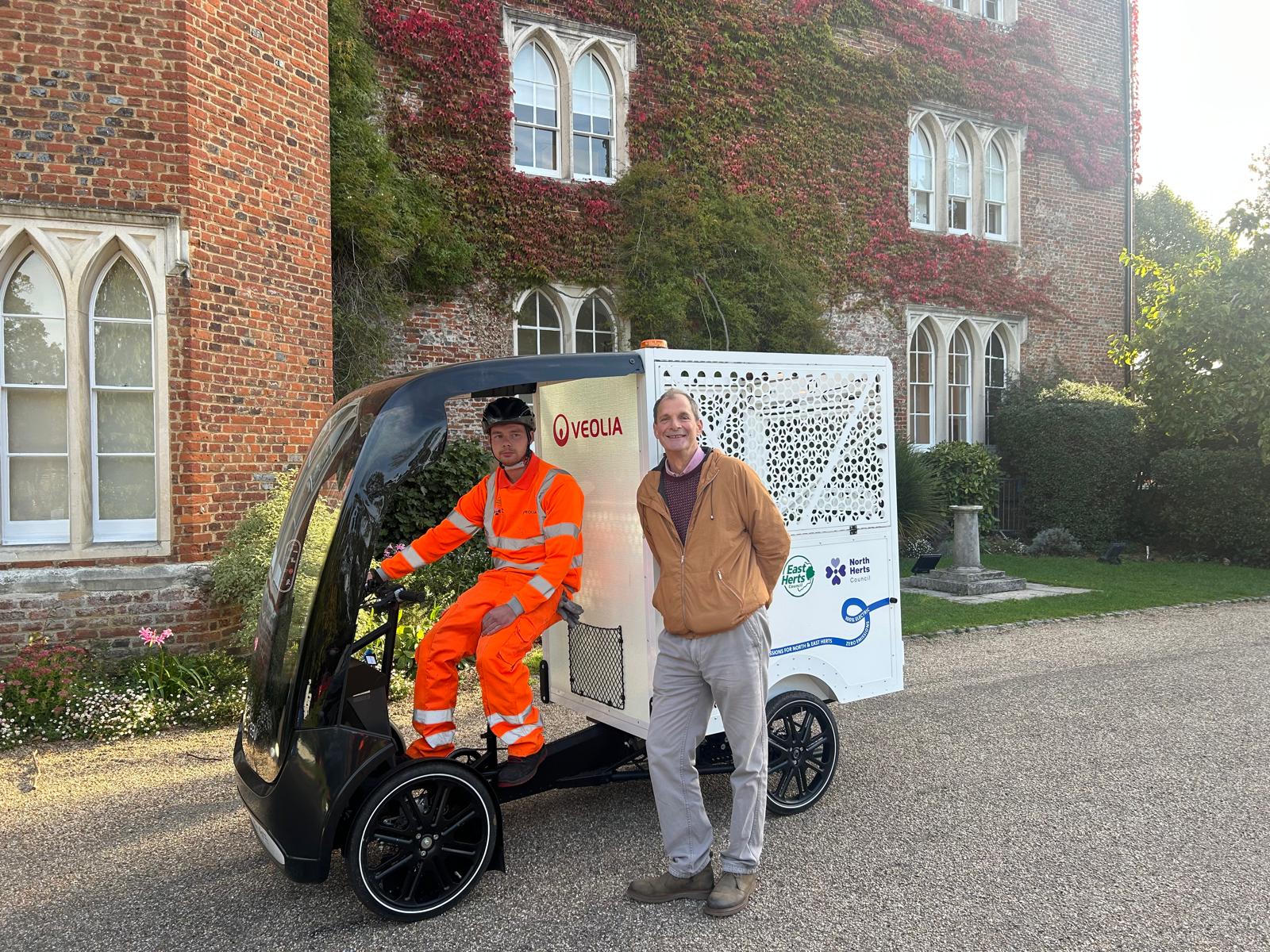 Cllr Hoskin and a waste crew member